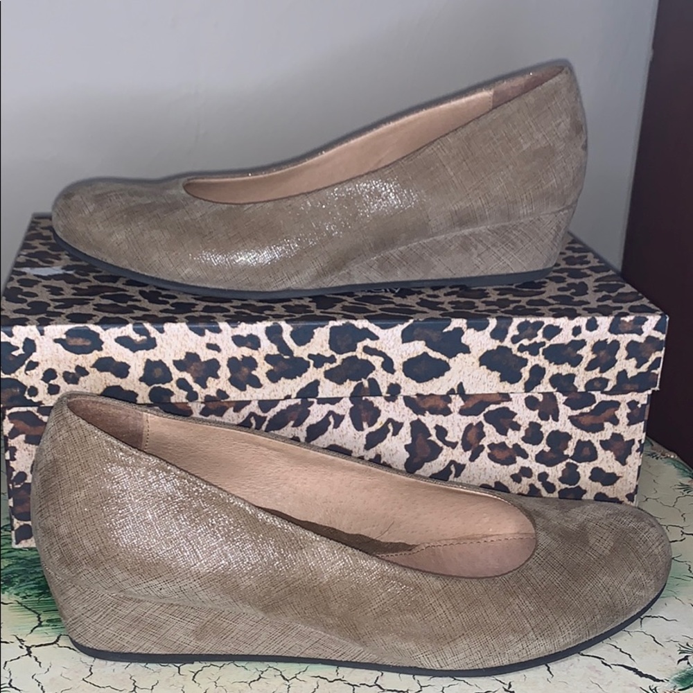 FS/NY ‘Gumdrop’ Taupe Flats